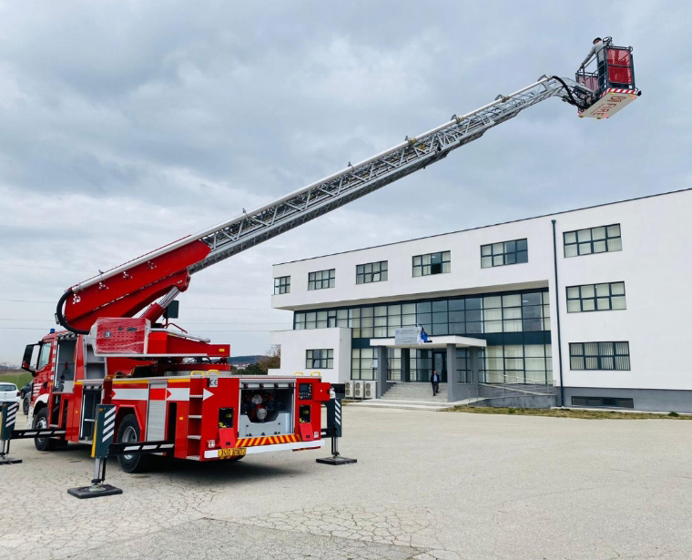 Hydraulic Turnable Ladders